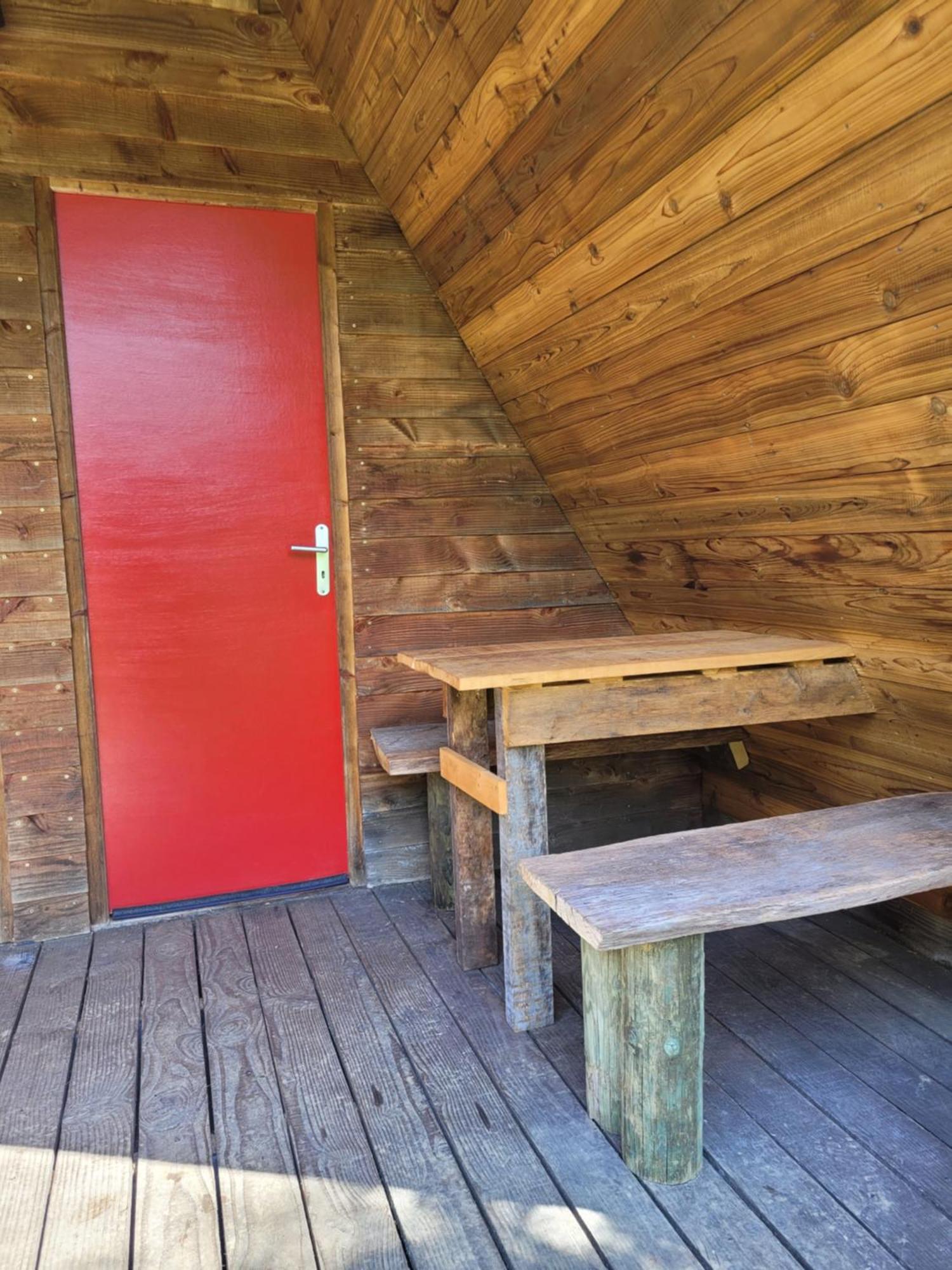 Camping Les Hirondelles Bourg-Sainte-Marie Exterior foto